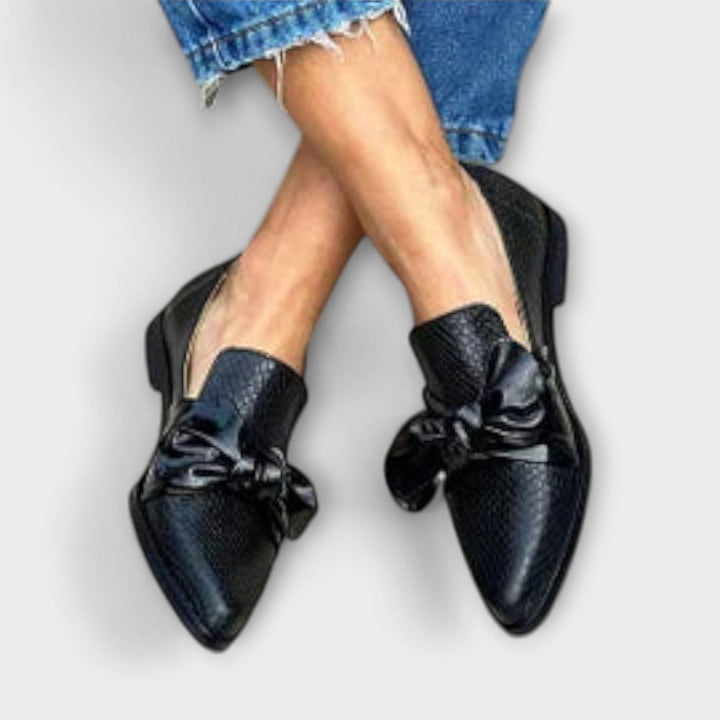 Zinnia – Yılan derisi deseni ve fiyonk detayıyla loafer