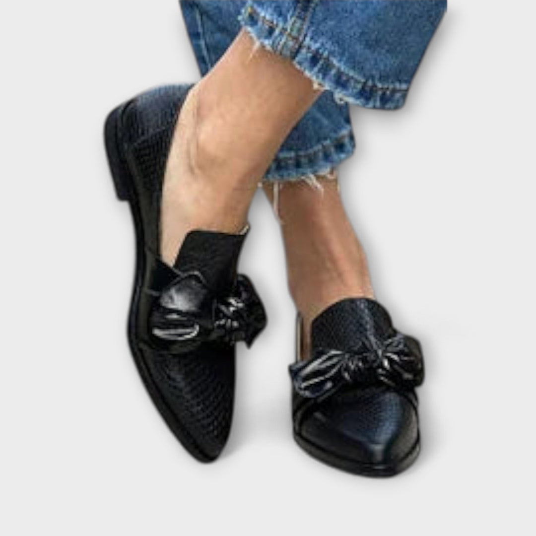 Zinnia – Yılan derisi deseni ve fiyonk detayıyla loafer