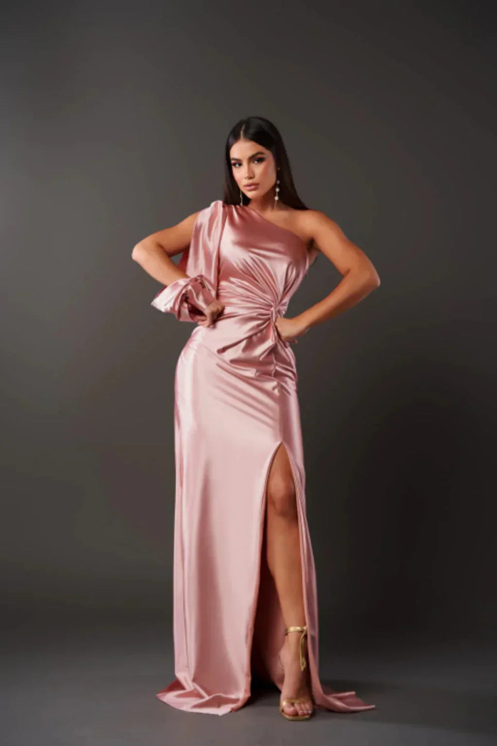 Evelyn™ – Tek Omuzlu Saten Maxi Elbise