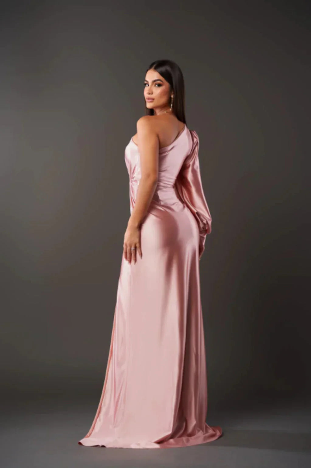 Evelyn™ – Tek Omuzlu Saten Maxi Elbise